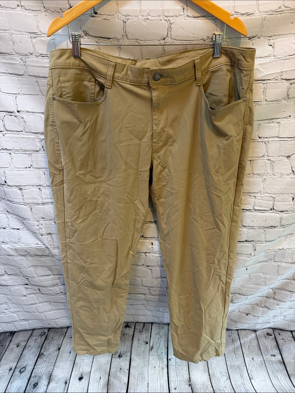 Swiss Tech Khaki Pants Men’s Size 38 x 30